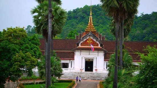 Classic Overland Laos Tours: Luang Prabang-Ou Cave-Nong Khiau-Muang Ngoy-Muang Hiam-Nam Nern Night Safari (Wildlife Watching)-Phonsavanh-Luang Prabang